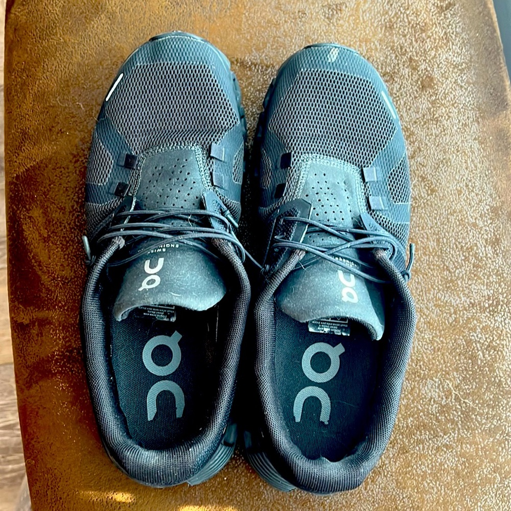 Cloud 5 sneakers, worn once